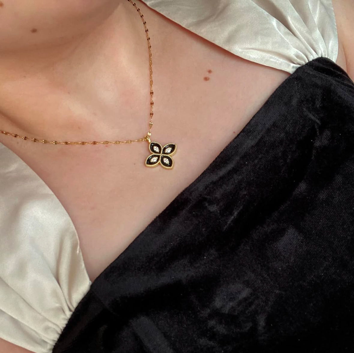 The Diamond Flower Necklace in Black