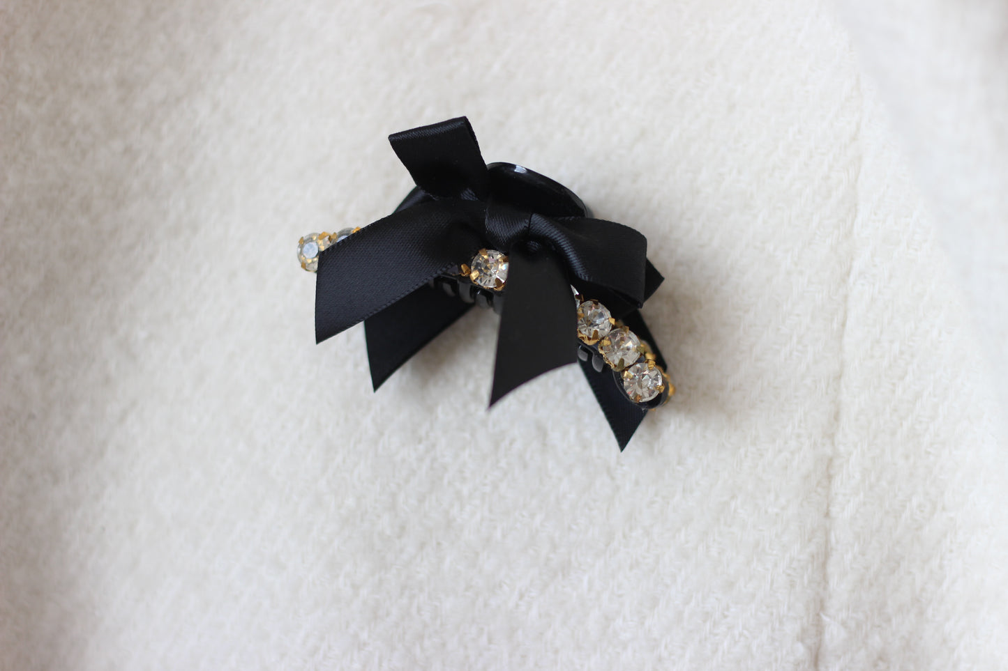 The Crystal Bow Mini Claw Clip in Black