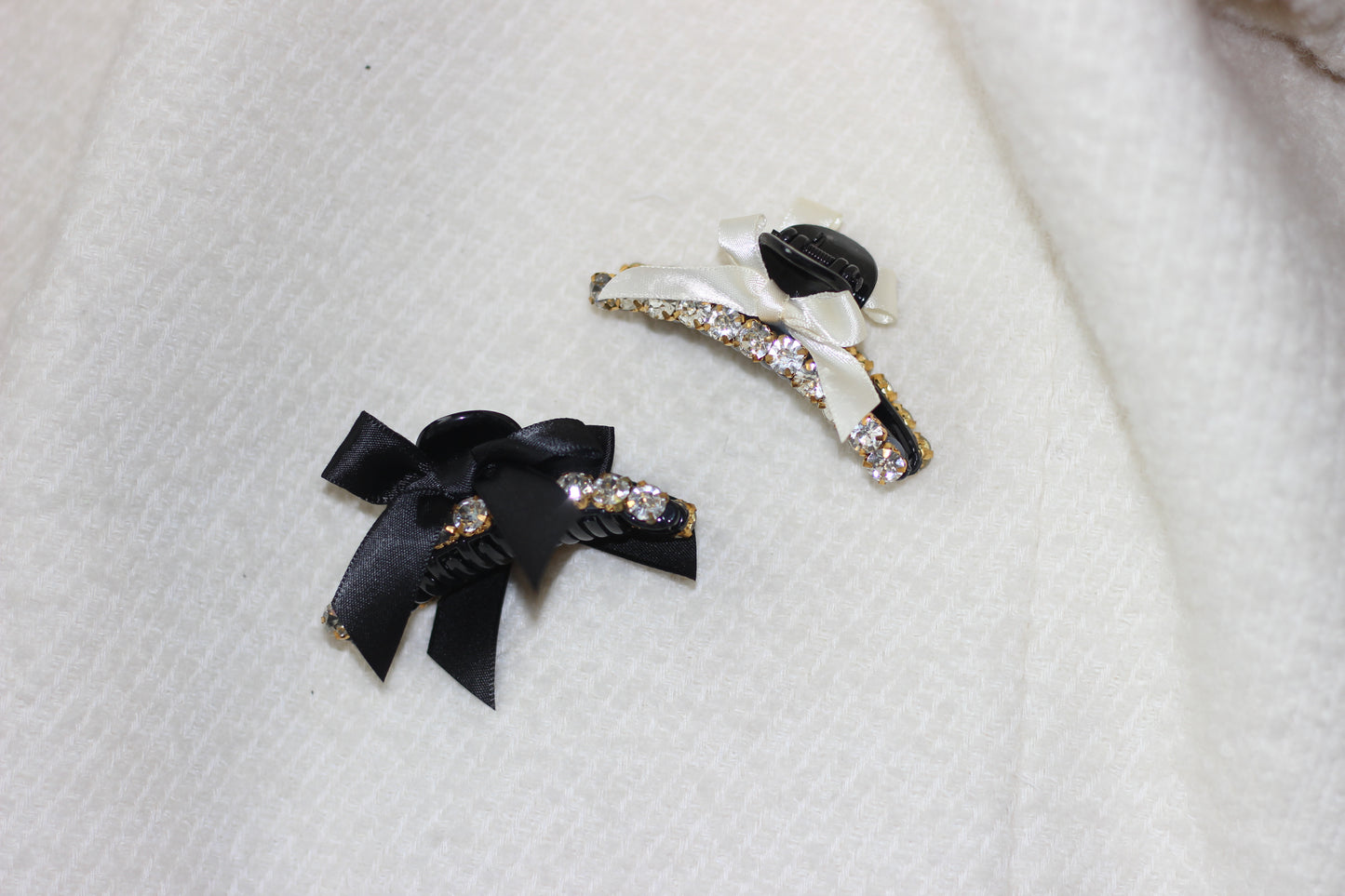 The Crystal Bow Mini Claw Clip in White