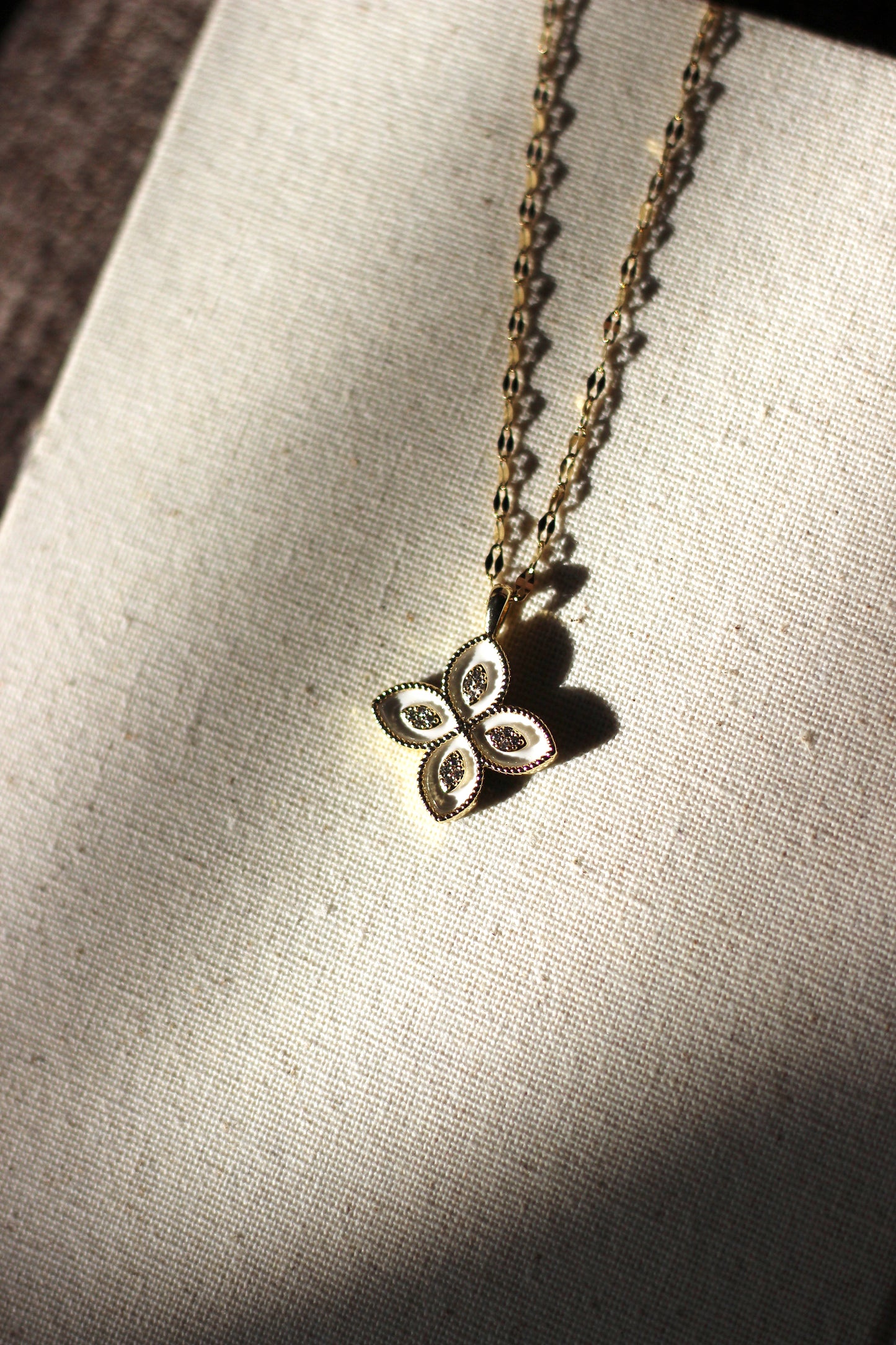 The Diamond Flower Necklace in White